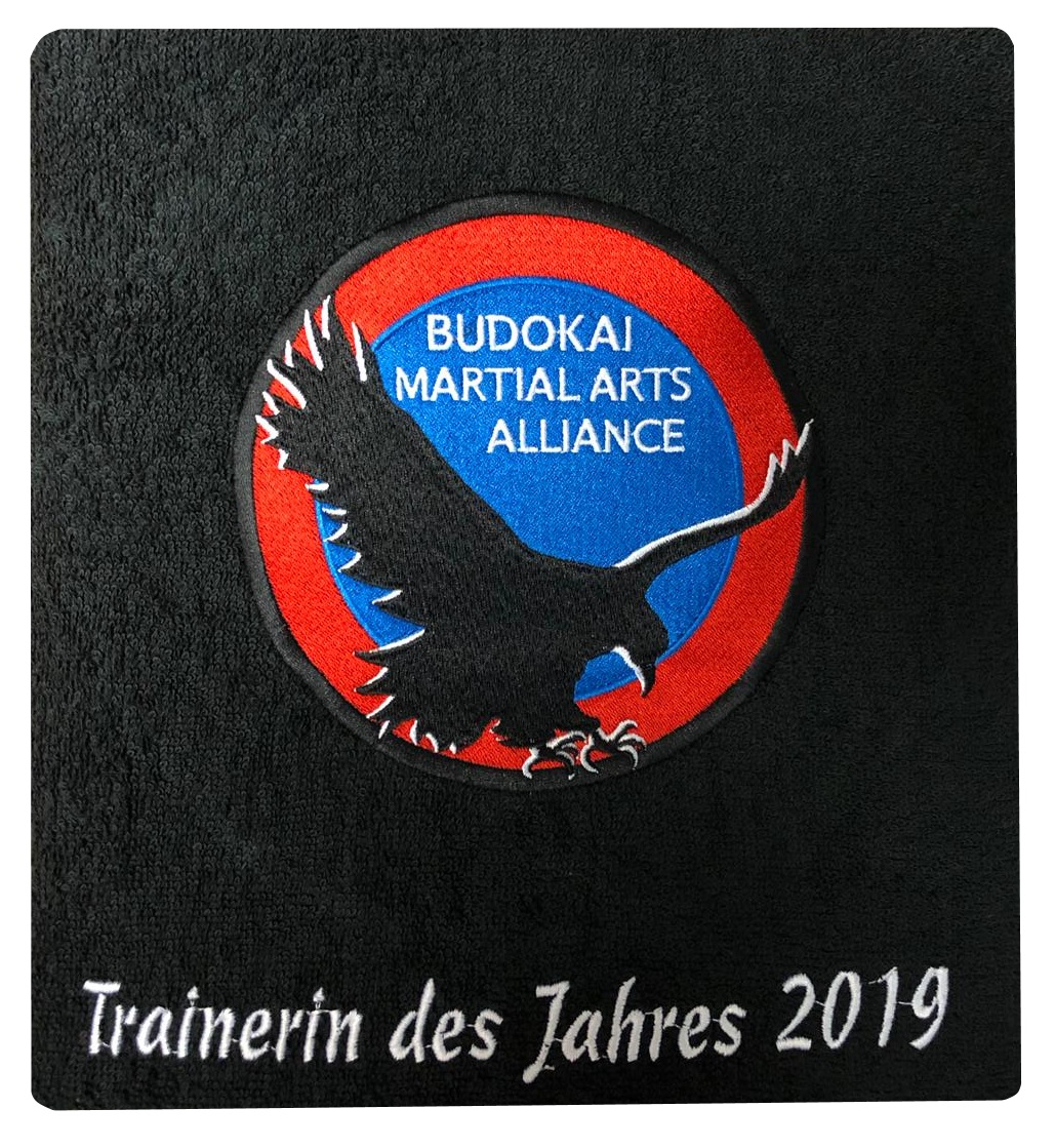 BMA Handtuch bestickt mit Logo und Schriftzug