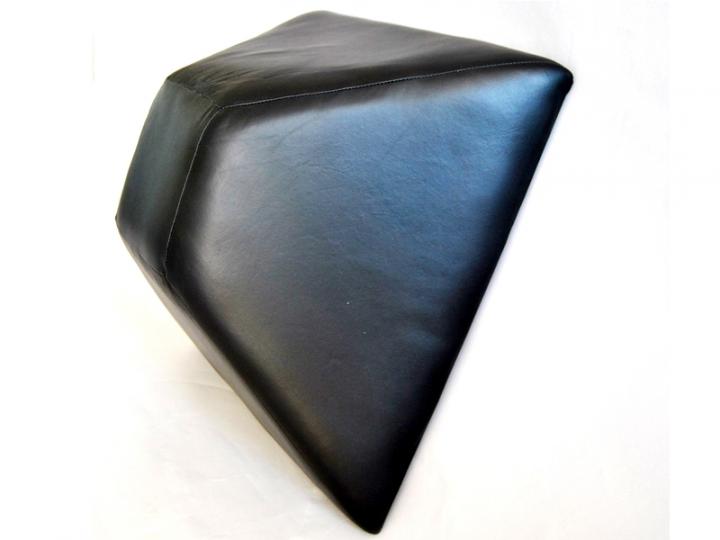 Wandschlagpolster Pyramide Leder