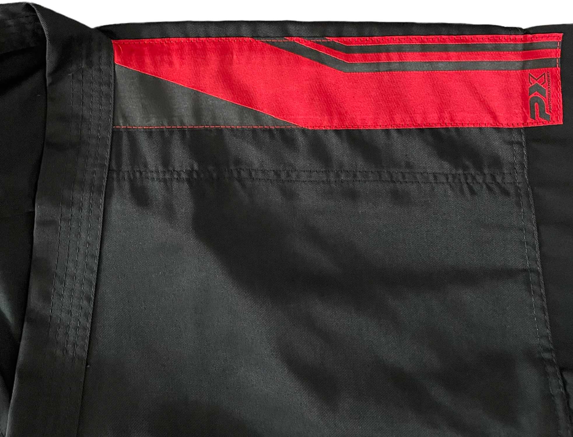 Karateanzug schwarz mit roten Schulterstreifen 200