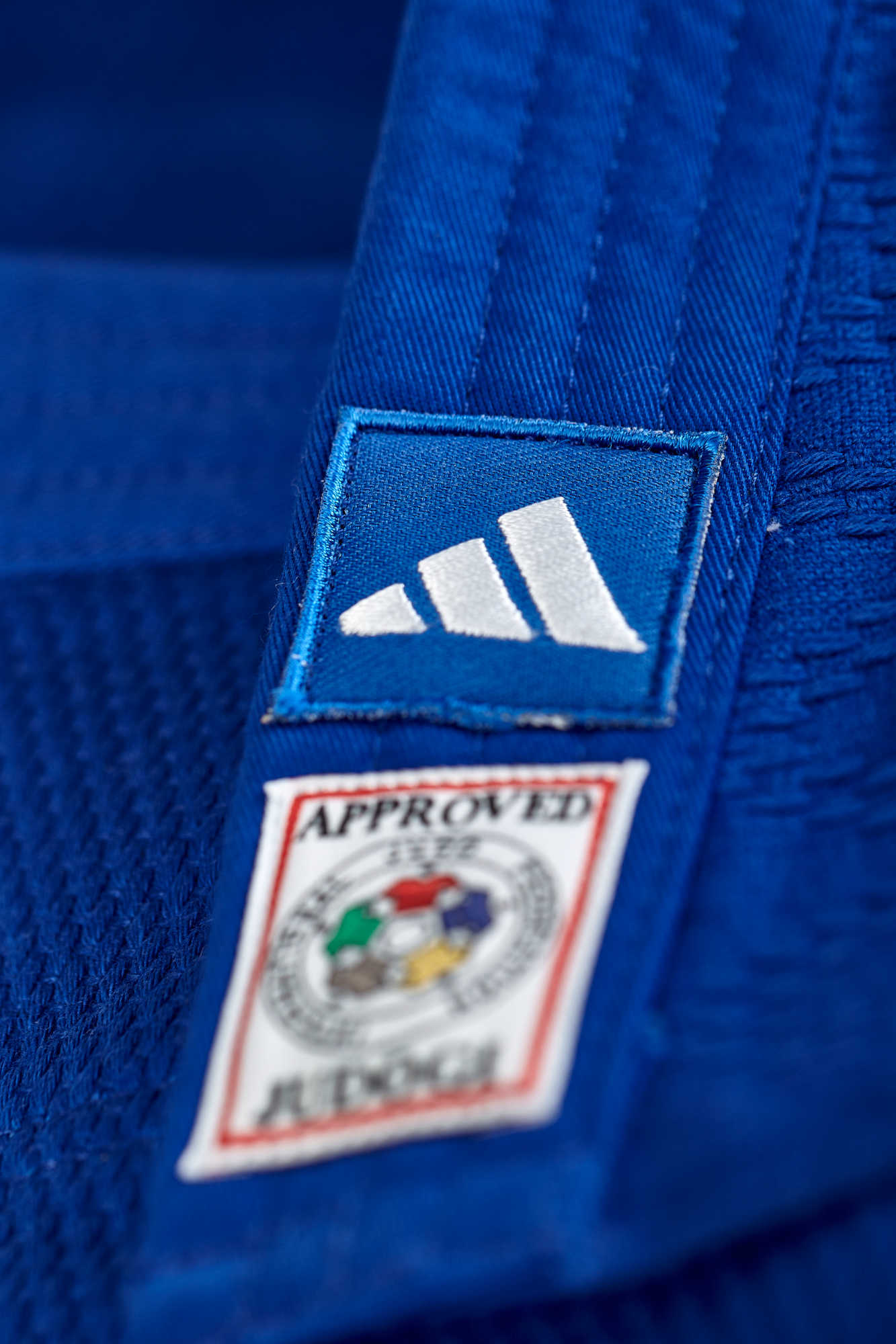 adidas Judoanzug "CHAMPION III" IJF Schulterstreifen SLIM FIT blau