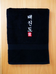 Handtuch schwarz bestickt Taekwondo
