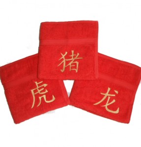 Handtuch rot mit chinesischem Sternzeichen Tiger in gold