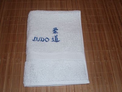 Handtuch / Duschtuch weiß mit Schriftzug / Zeichen Judo
