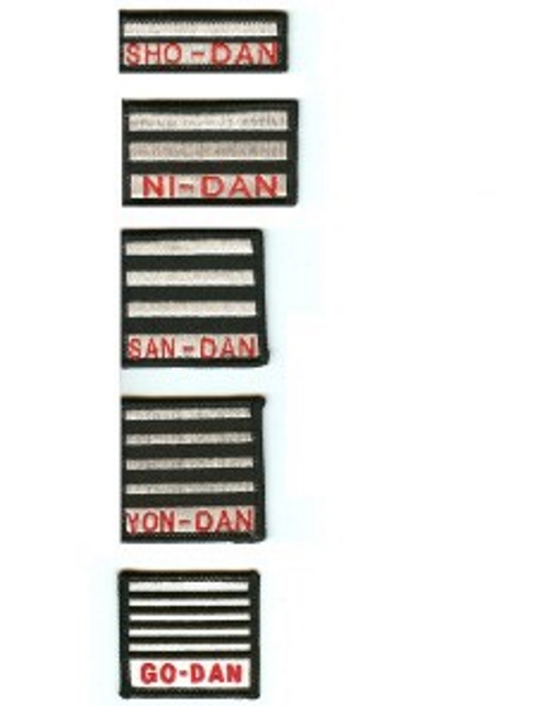 Gürtelaufnäher Shodan Nidan Sandan Yondan Godan mit Dan-Balken  / Patch weiß/rot/schwarz