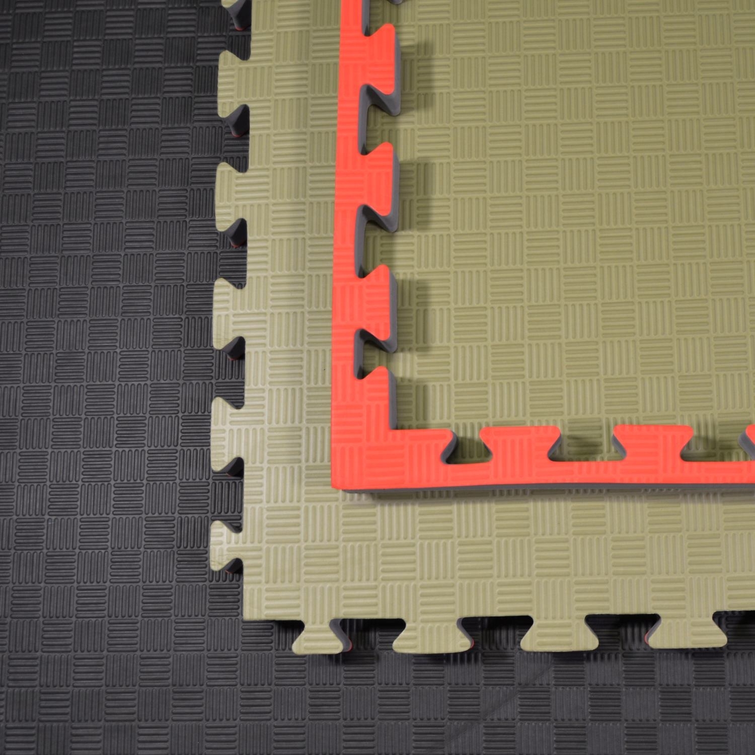 Kampfsportmatten Wendematte REGULAR Edition VERZAHNT / 100 x 100 x 4cm / GRÜN-ROT